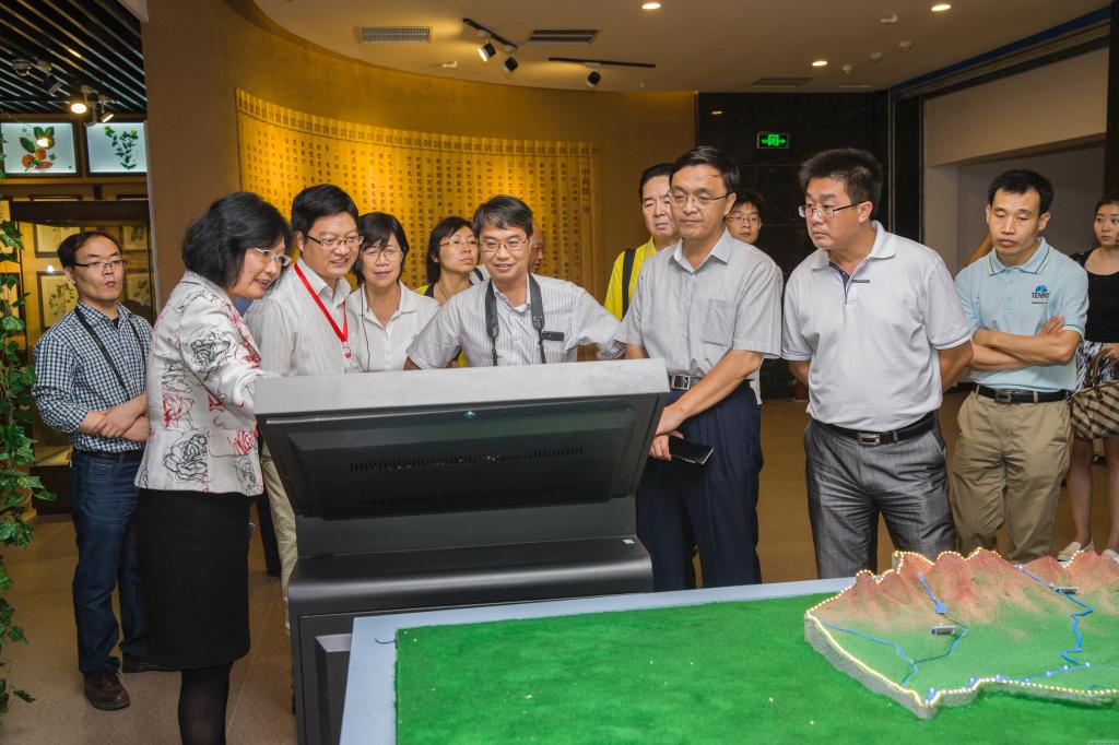 天津中醫藥大學黨委副書記劉紅軍副校長於越率隊來我校考察交流