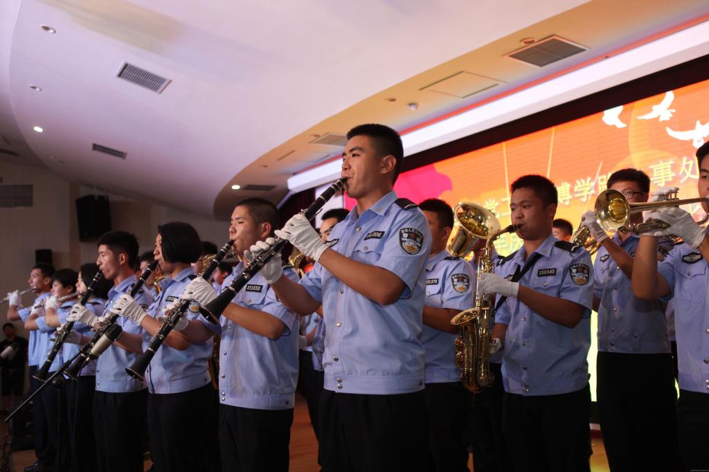 河南警察學院軍樂演奏《勇往直前進行曲》,《人民警察之歌》